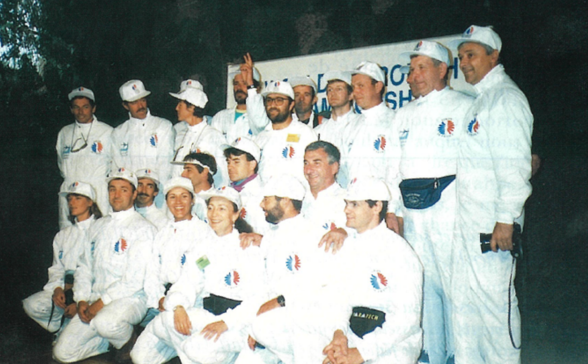 Peyo avec l'équipe de France (2e accroupi en partant de la droite)